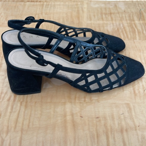 As pictured - Picture 5 of 7